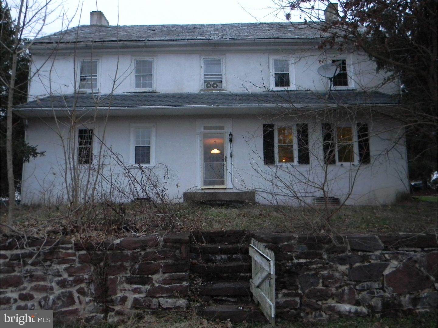 Single Family Homes para Venda às East Greenville, Pensilvânia 18041 Estados Unidos