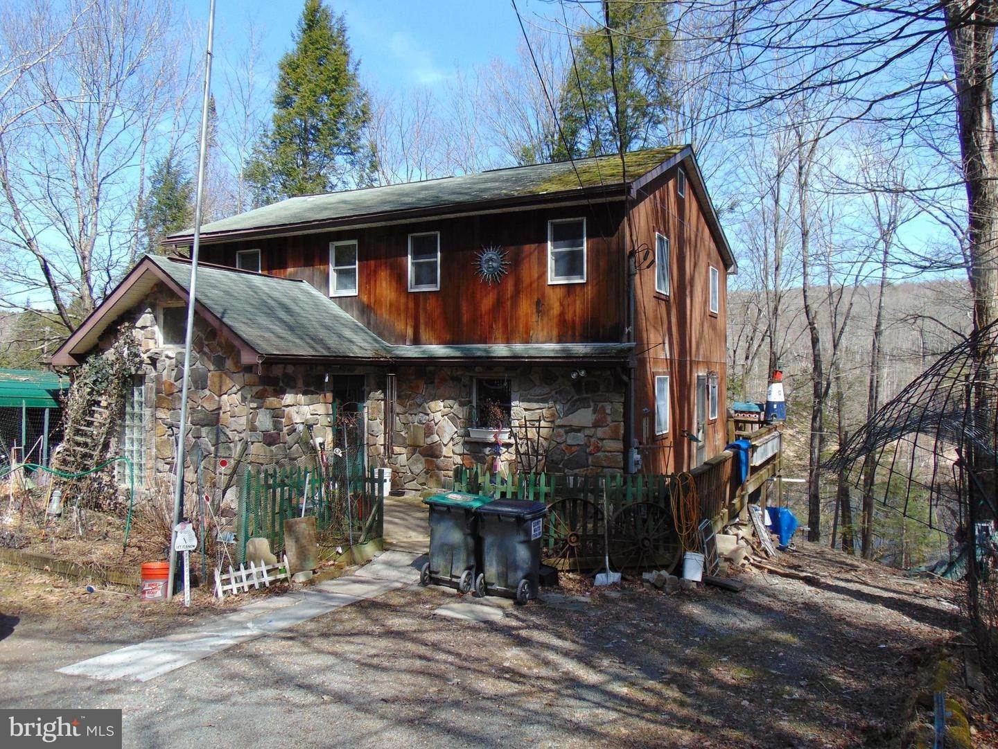 Single Family Homes för Försäljning vid Greentown, Pennsylvania 18426 Förenta staterna