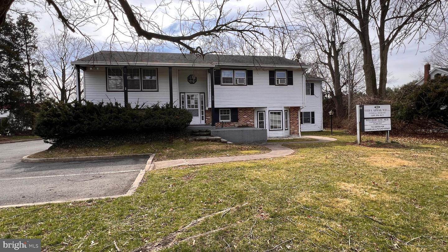 3. Single Family Homes для того Продажа на Lawrenceville, Нью-Джерси 08648 Соединенные Штаты