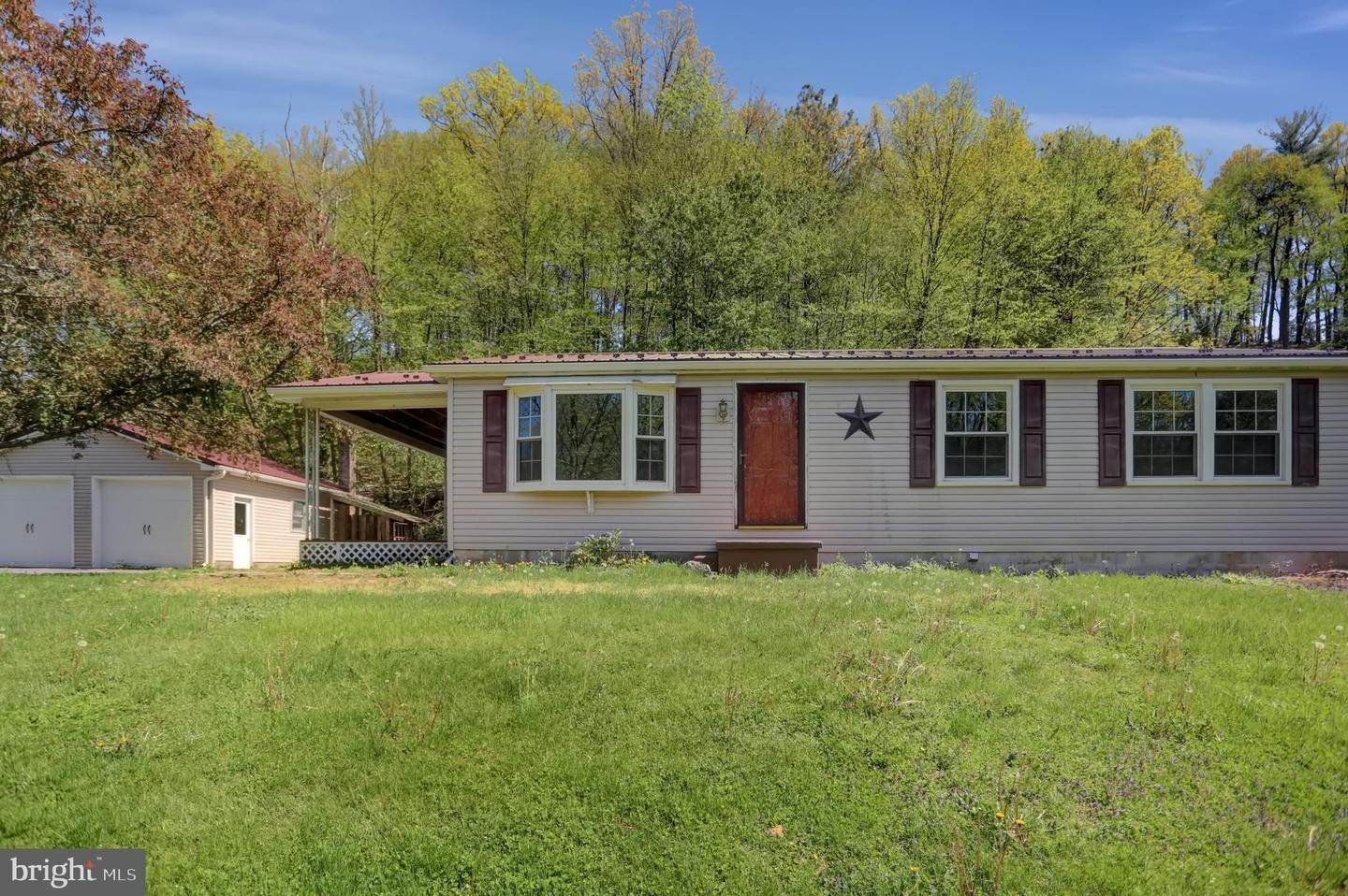 Single Family Homes для того Продажа на Elliottsburg, Пенсильвания 17024 Соединенные Штаты