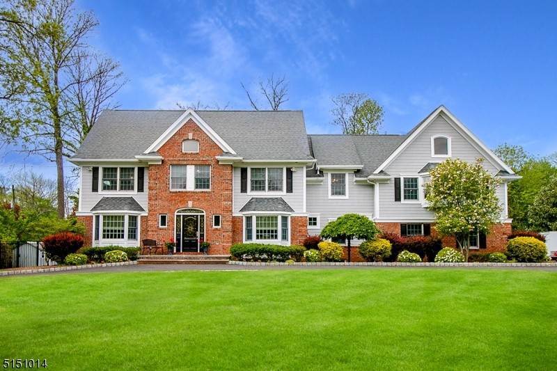 Single Family Homes для того Продажа на Scotch Plains, Нью-Джерси 07076 Соединенные Штаты