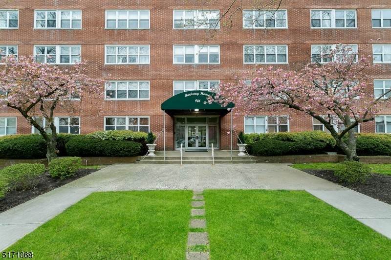 Condo / Townhouse for Sale at Glen Ridge, New Jersey 07028 United States