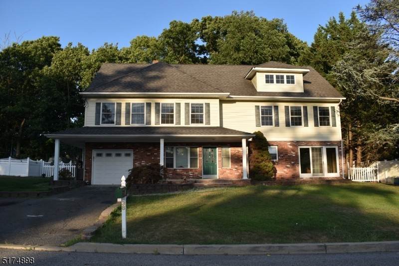 Single Family Homes для того Продажа на North Haledon, Нью-Джерси 07508 Соединенные Штаты