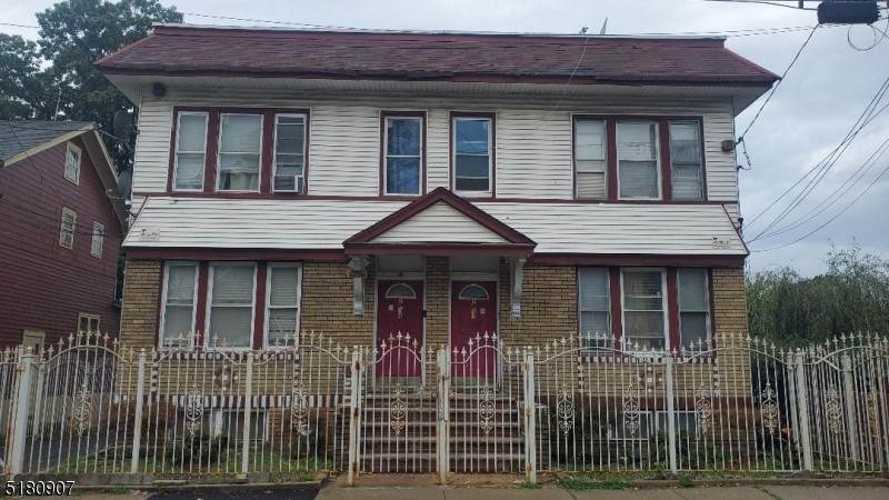 Single Family Homes at Irvington, ニュージャージー 07111 アメリカ