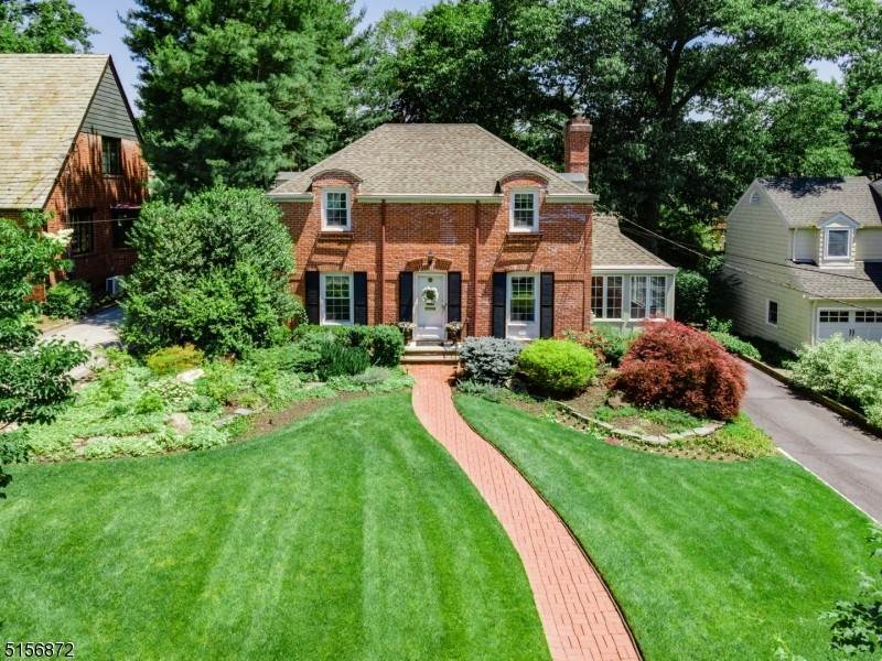 Single Family Homes для того Продажа на Glen Rock, Нью-Джерси 07452 Соединенные Штаты