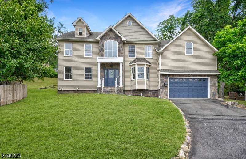 Single Family Homes für Verkauf beim West Orange, New Jersey 07052 Vereinigte Staaten
