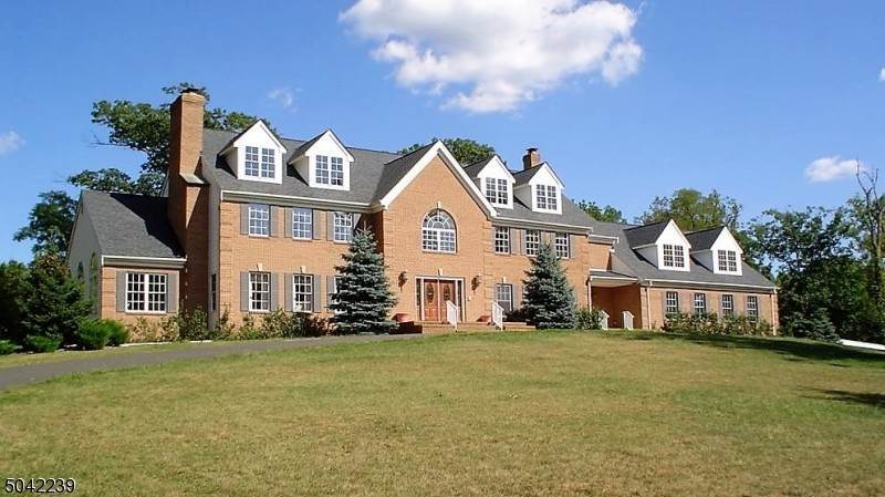 Single Family Homes для того Продажа на Hillsborough, Нью-Джерси 08844 Соединенные Штаты