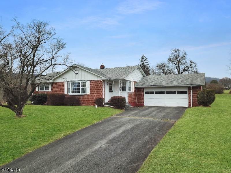 Single Family Homes per Vendita alle ore Holland Township, New Jersey 08848 Stati Uniti