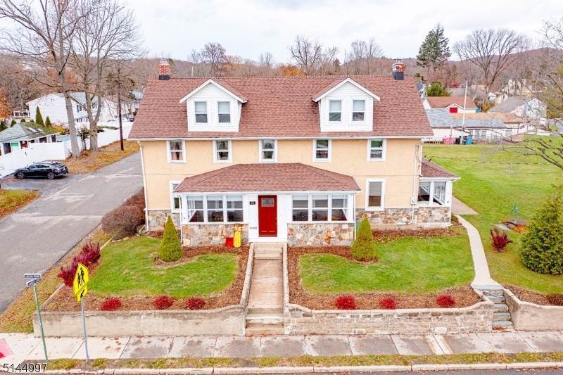 Single Family Homes для того Продажа на Pompton Lakes, Нью-Джерси 07442 Соединенные Штаты