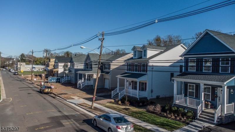 Single Family Homes для того Продажа на Highland Park, Нью-Джерси 08904 Соединенные Штаты