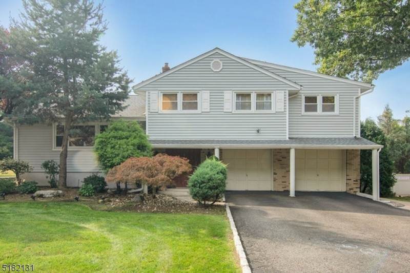 Single Family Homes 為 出售 在 Paramus, 新澤西州 07652 美國