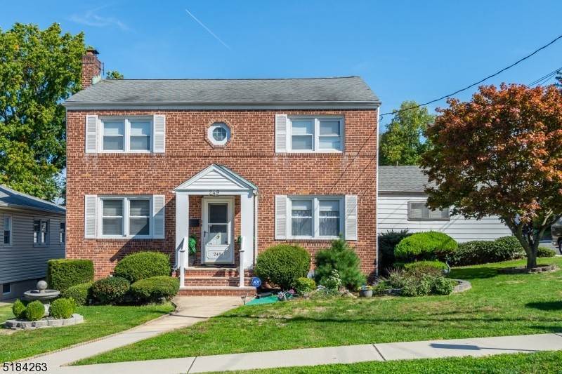 Single Family Homes için Satış at Lyndhurst, New Jersey 07071 Amerika Birleşik Devletleri