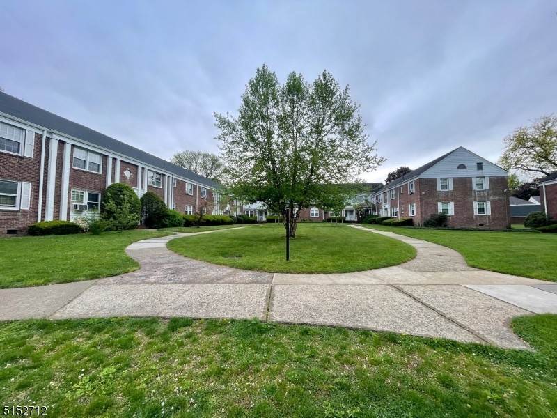 Condo / Townhouse for Sale at Elmwood Park, New Jersey 07407 United States