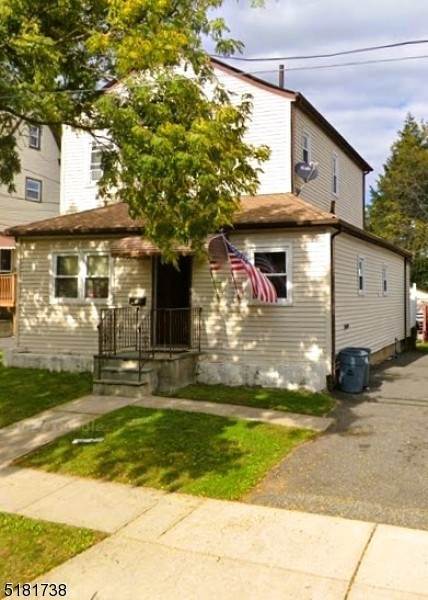 Single Family Homes para Venda às Hasbrouck Heights, Nova Jersey 07604 Estados Unidos