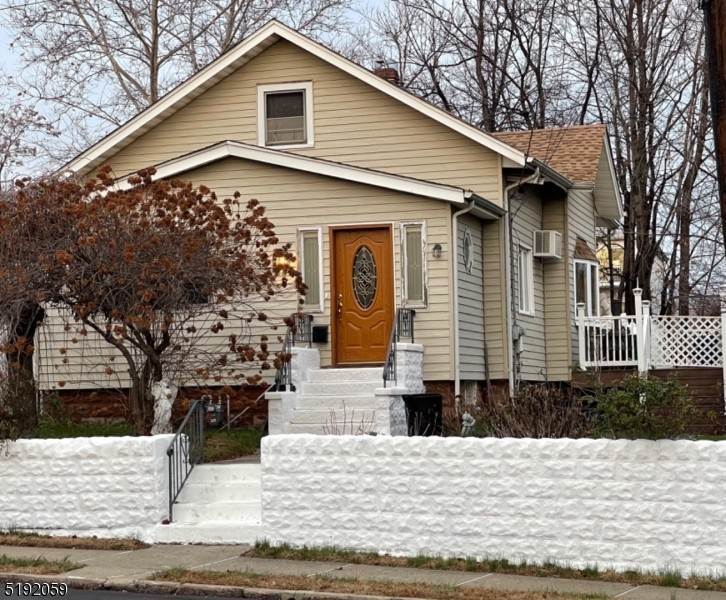 Single Family Homes 為 出售 在 Lyndhurst, 新澤西州 07071 美國