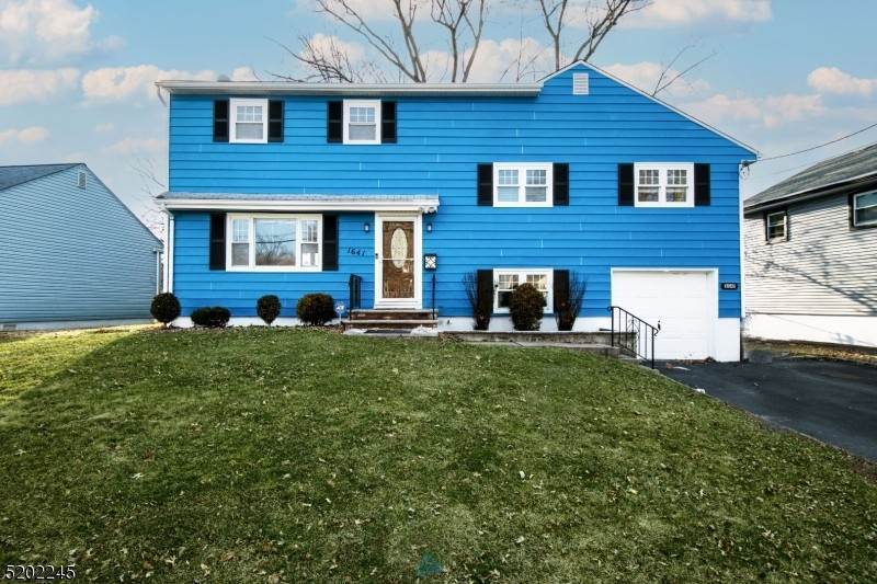 Single Family Homes в Linden, Нью-Джерси 07036 Соединенные Штаты