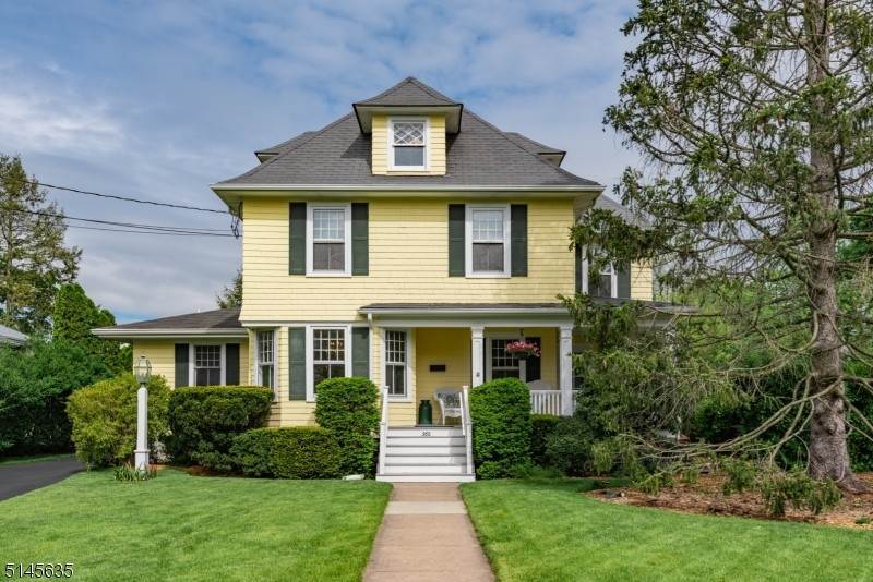 Single Family Homes för Försäljning vid Glen Rock, New Jersey 07452 Förenta staterna