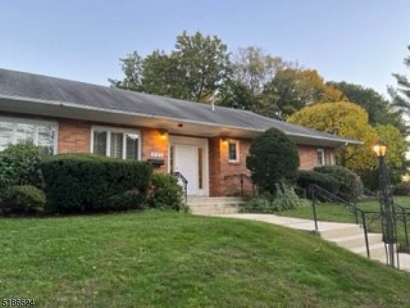 Single Family Homes 為 出售 在 Lodi, 新澤西州 07644 美國
