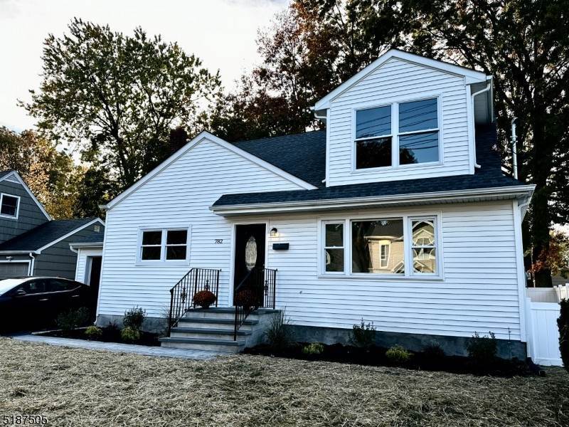 Single Family Homes för Försäljning vid New Milford, New Jersey 07646 Förenta staterna