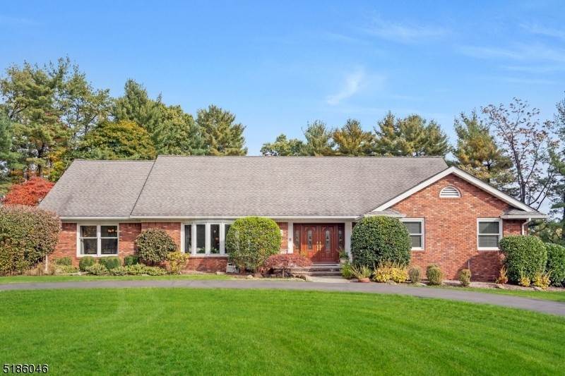 Single Family Homes för Försäljning vid Paramus, New Jersey 07652 Förenta staterna