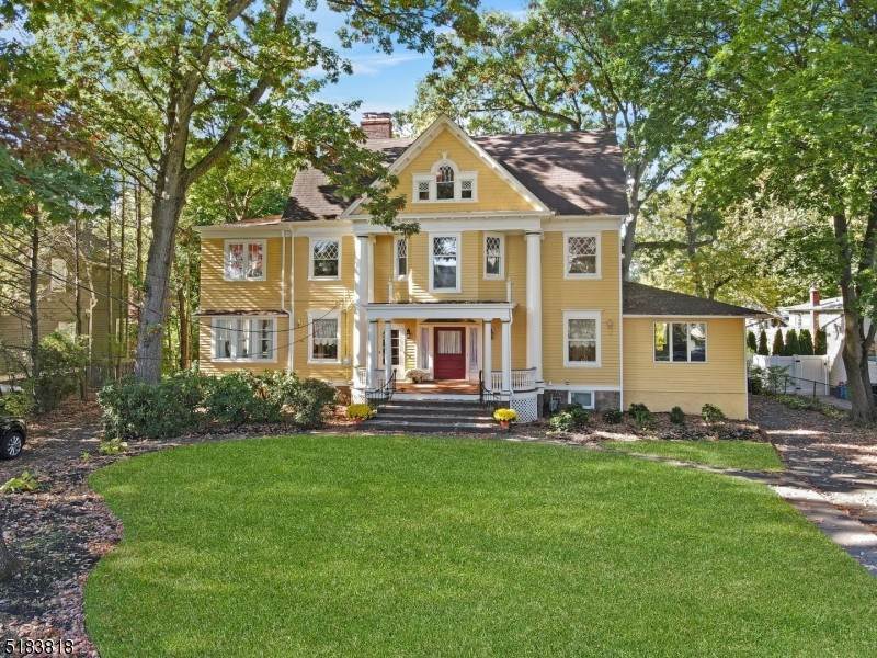 Single Family Homes 为 销售 在 纳特利, 新泽西州 07110 美国
