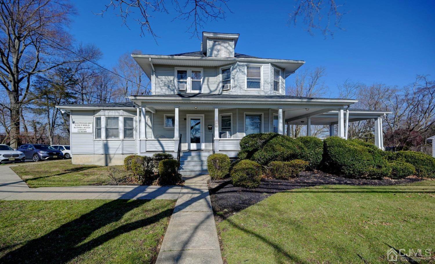 Single Family Homes 为 销售 在 Freehold, 新泽西州 07728 美国