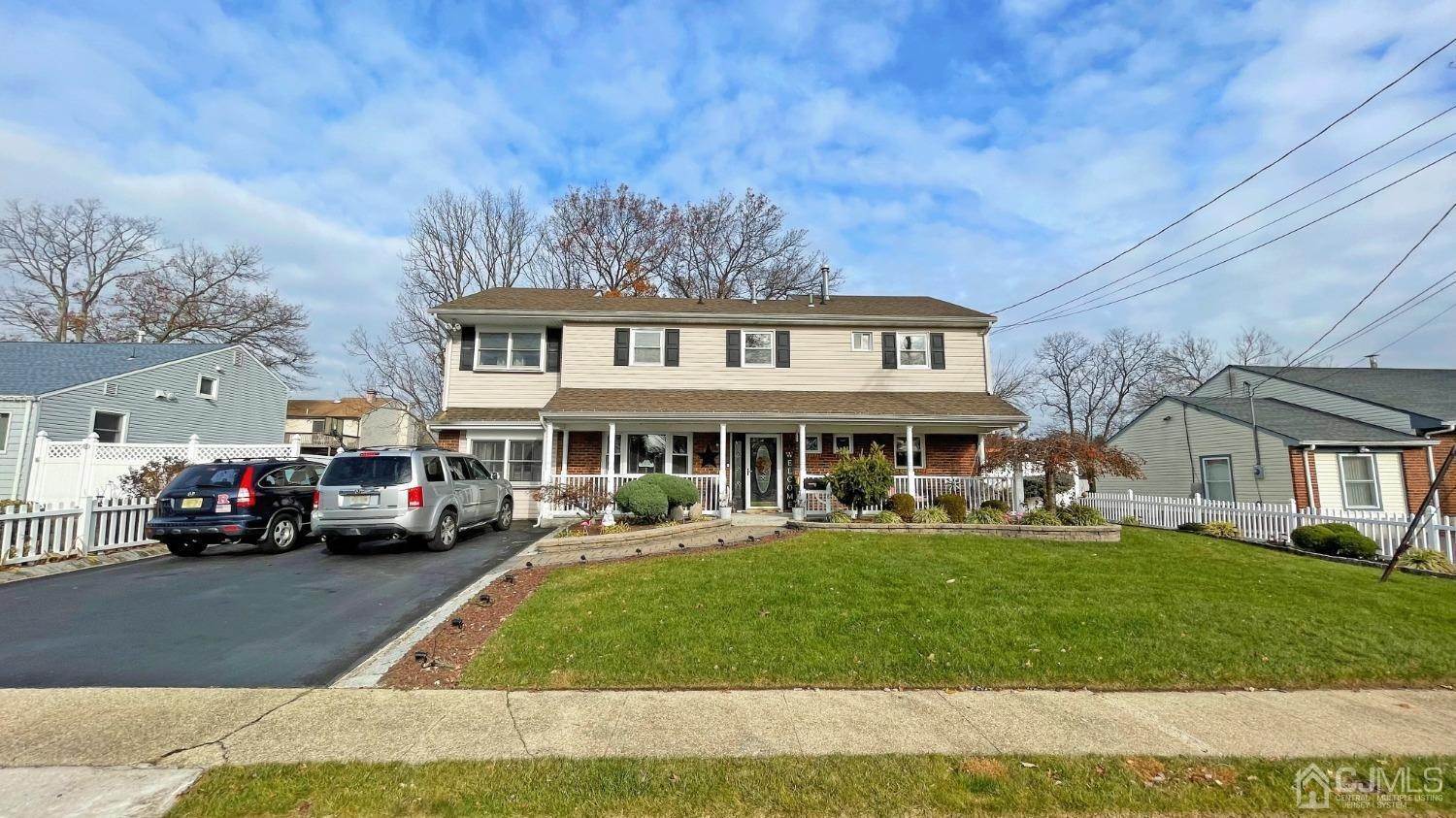 Single Family Homes 為 出售 在 Hazlet, 新澤西州 07730 美國