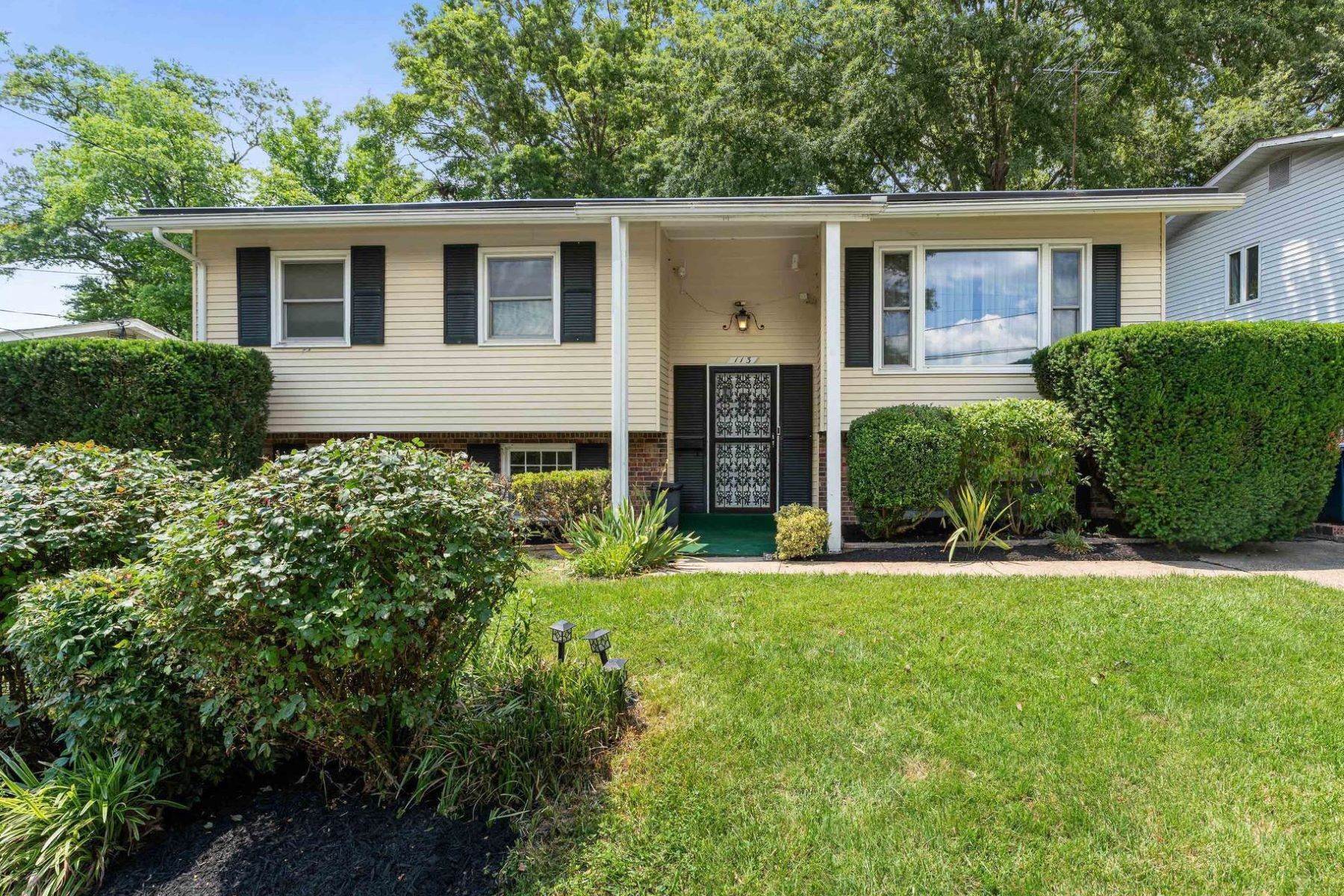 Single Family Homes для того Продажа на Greenbelt, Мэриленд 20770 Соединенные Штаты