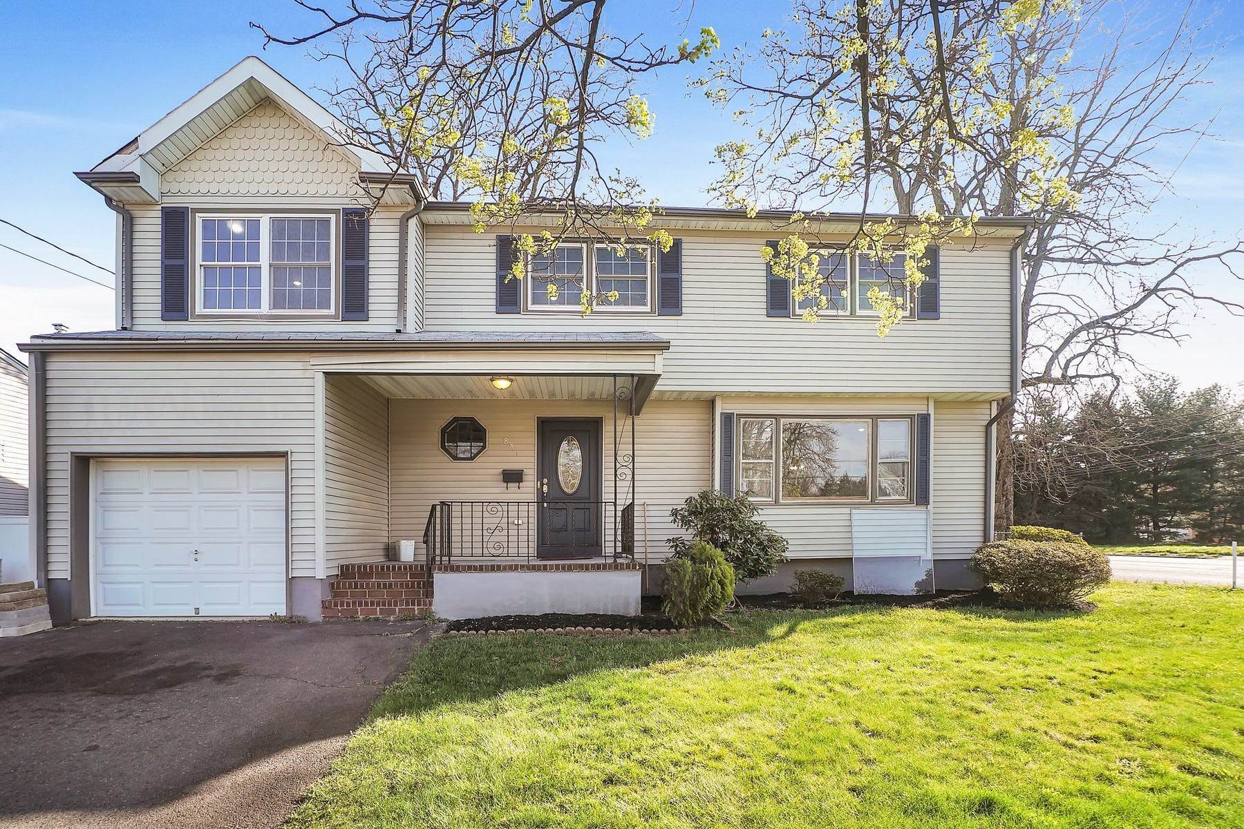 Single Family Homes для того Продажа на Welcome Home! 851 Rayhon Terrace, Rahway, Нью-Джерси 07065 Соединенные Штаты