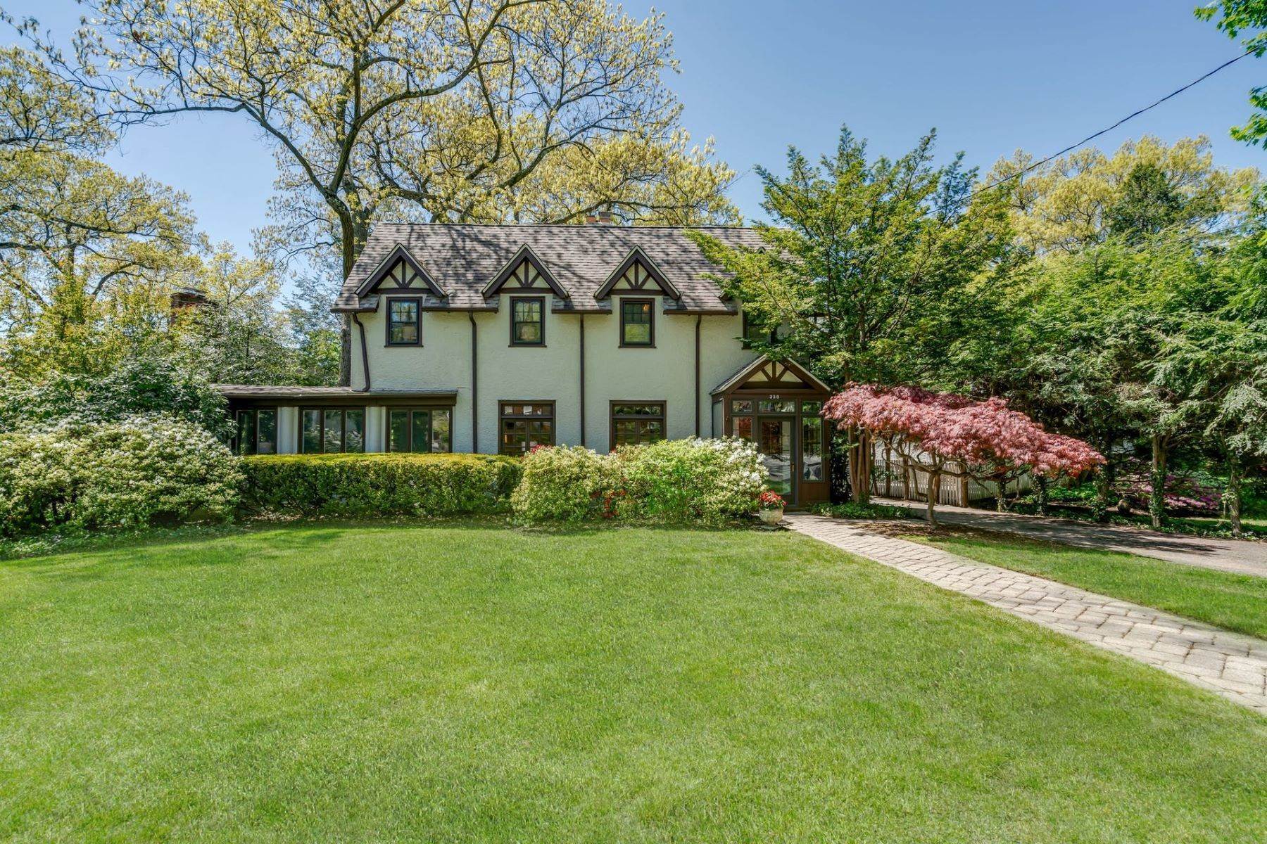 Single Family Homes для того Продажа на Ridgewood, Нью-Джерси 07450 Соединенные Штаты
