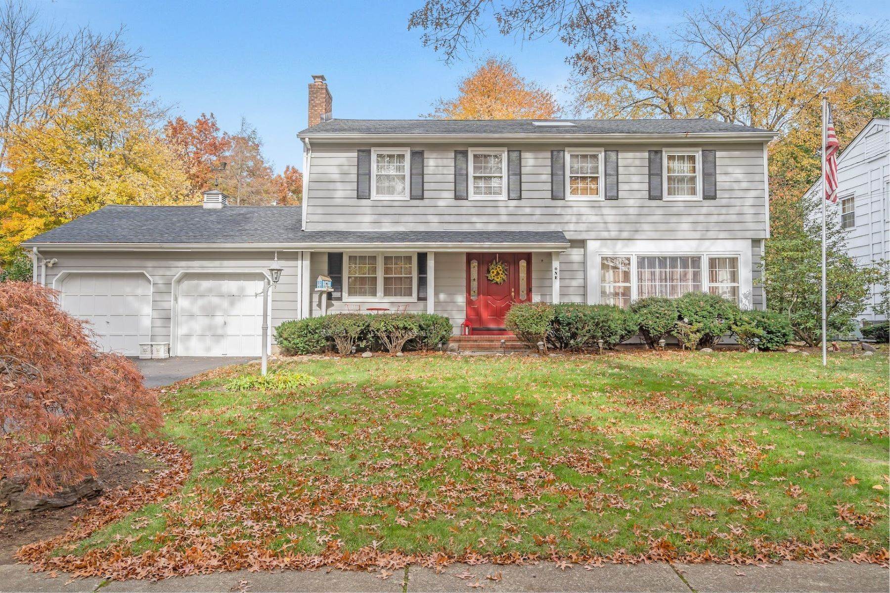 Single Family Homes 為 出售 在 1 Vermont Drive, Paramus, NJ 07652 Paramus, 新澤西州 07652 美國