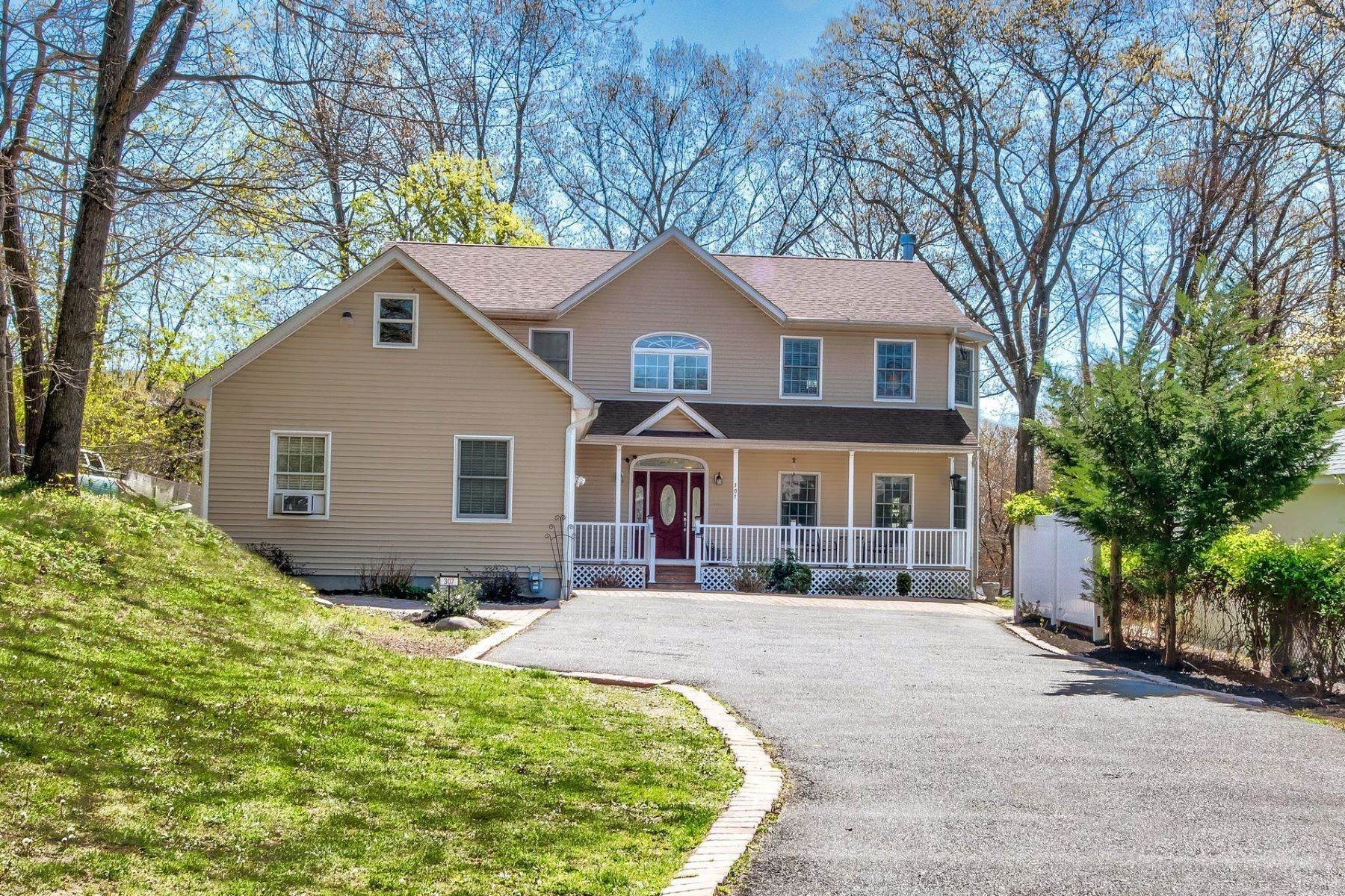Single Family Homes для того Продажа на 307 Goffle Road Ridgewood NJ 07450 Ridgewood, Нью-Джерси 07450 Соединенные Штаты