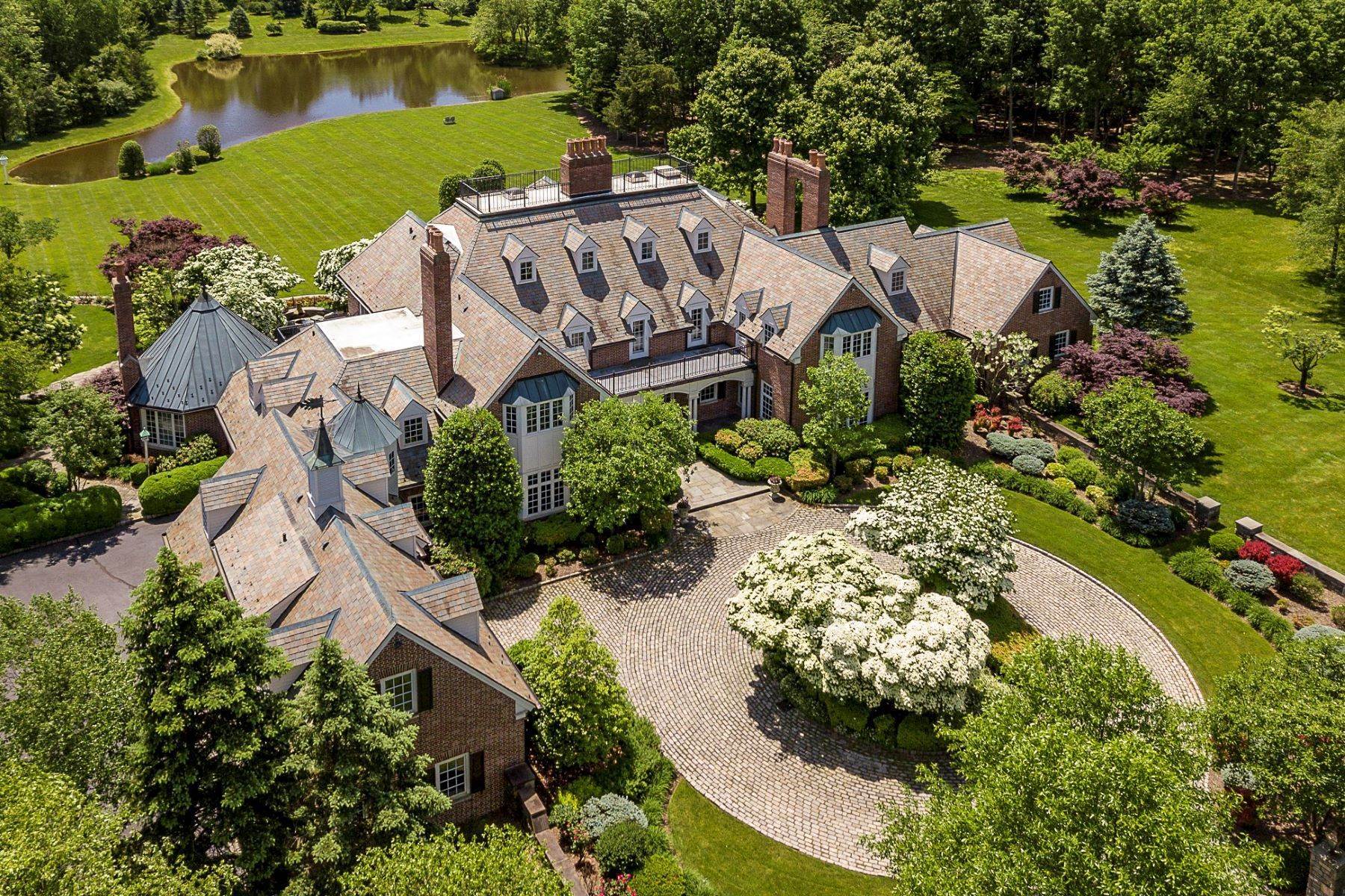 Single Family Homes voor Verkoop op Private Compound with Every Amenity Imaginable 82 Aunt Molly Road, Hopewell, New Jersey 08525 Verenigde Staten