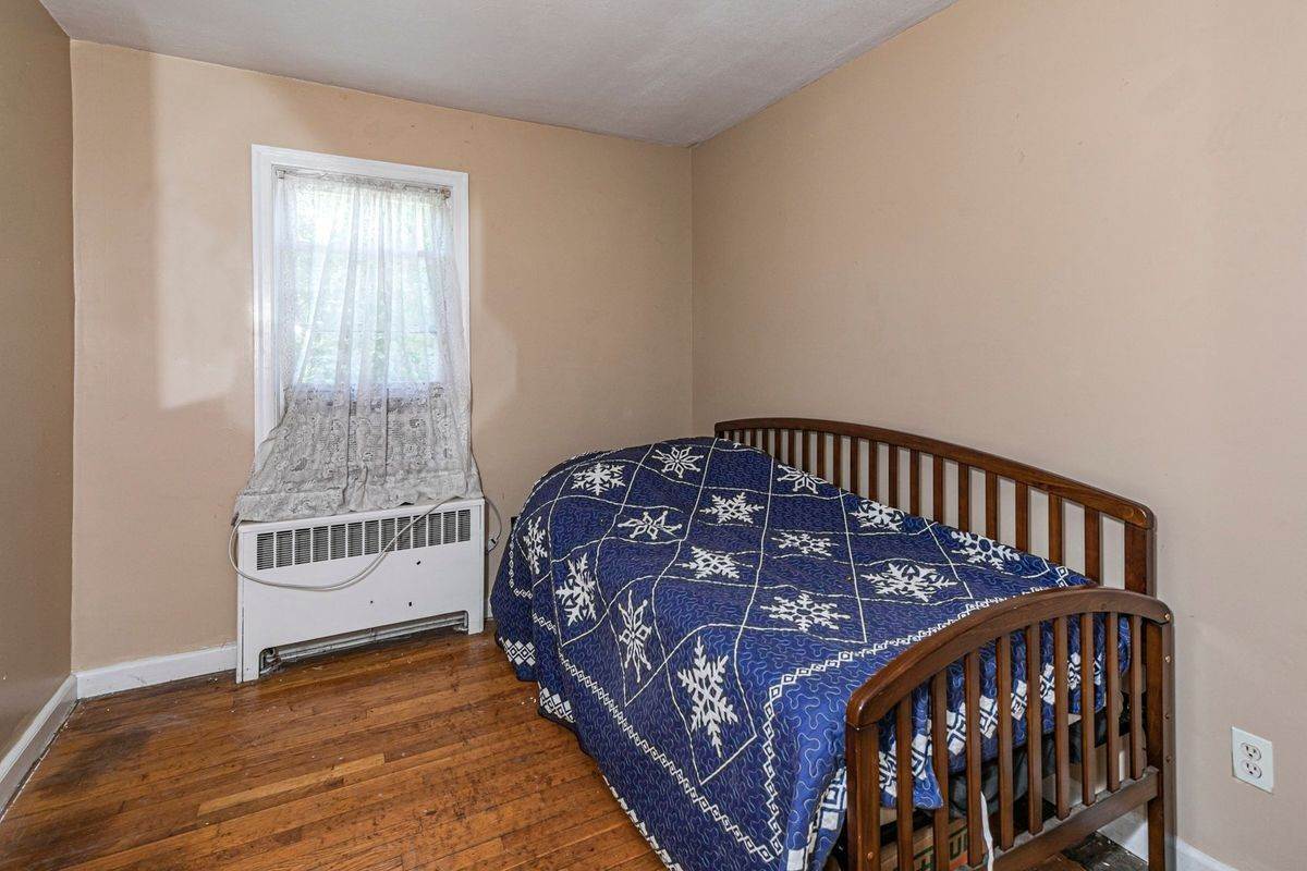 20. Single Family Homes for Sale at Affordable, Convenient Option For Starting Anew 2355 Pennington Road, Pennington, New Jersey 08534 United States