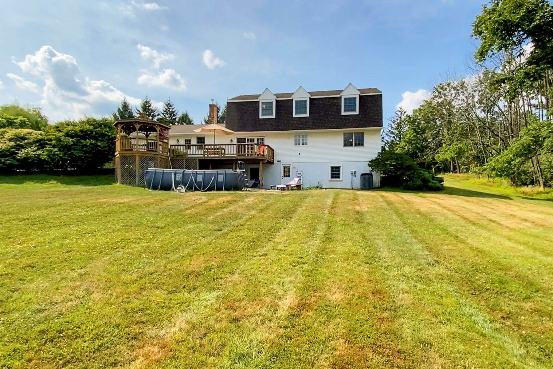 34. Single Family Homes for Sale at This House Has it All! 110 Featherbed Lane, Hopewell, New Jersey 08525 United States