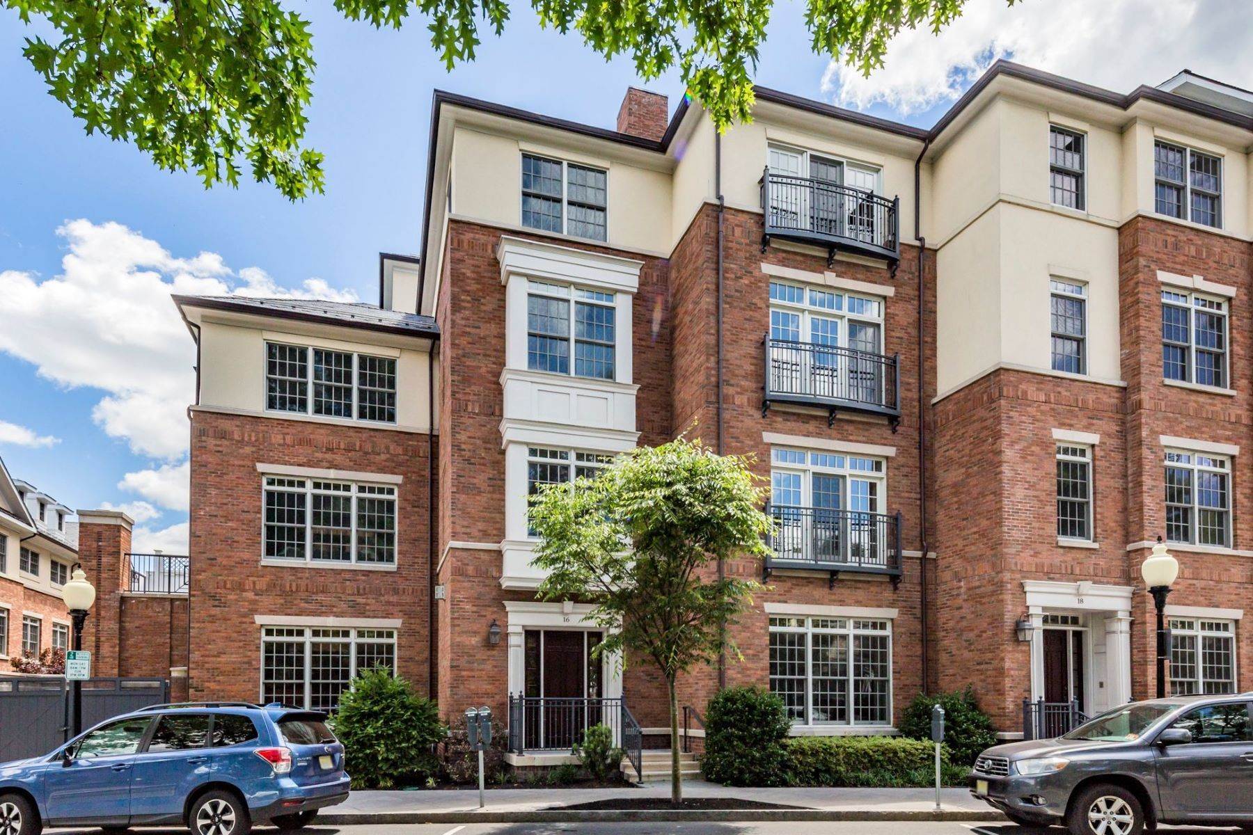 3. Condominiums for Sale at Stunning Town Home in Palmer Square 16 Paul Robeson Place, Princeton, New Jersey 08542 United States