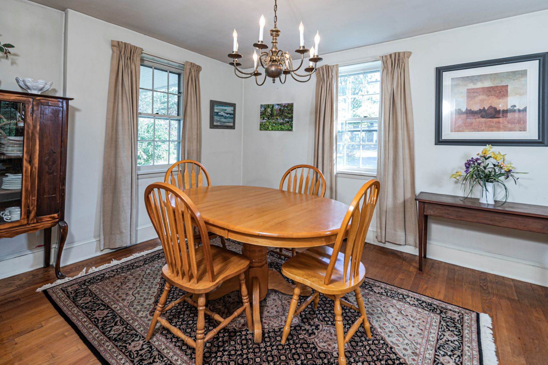 10. Single Family Homes voor Verkoop op Charming and Well-Maintained Cape Cod 740 Princeton Kingston Road, Princeton, New Jersey 08540 Verenigde Staten