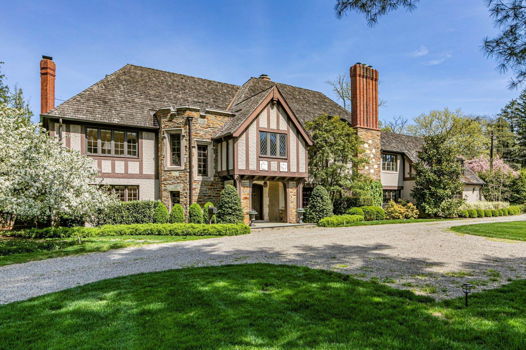 Property для того Продажа на Stunning Tudor in the Esteemed Western Section 193 Elm Road, Princeton, Нью-Джерси 08540 Соединенные Штаты