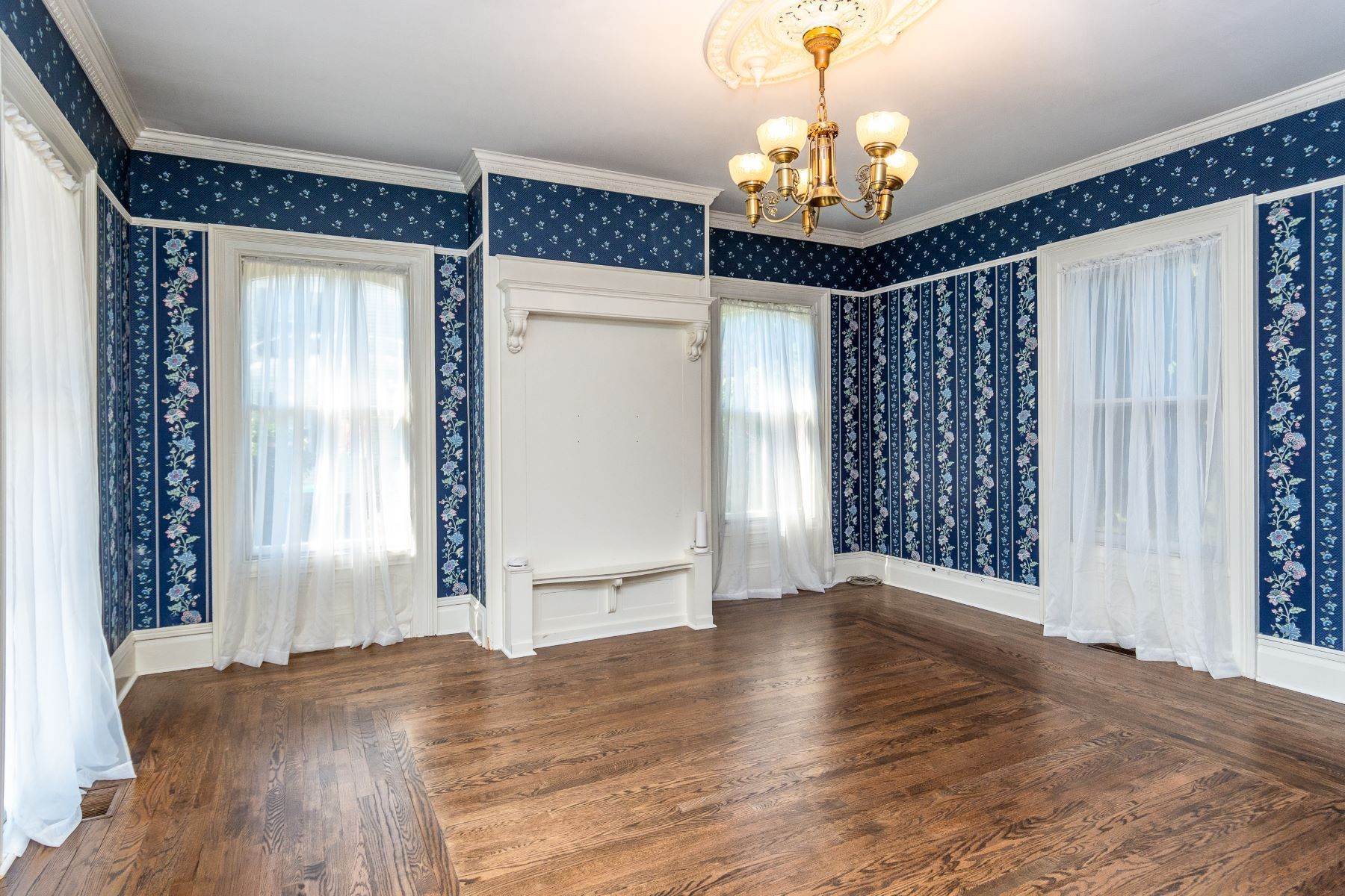 5. Single Family Homes for Sale at One Of Flemington’s Famed Painted Ladies 179 Main Street, Flemington, New Jersey 08822 United States