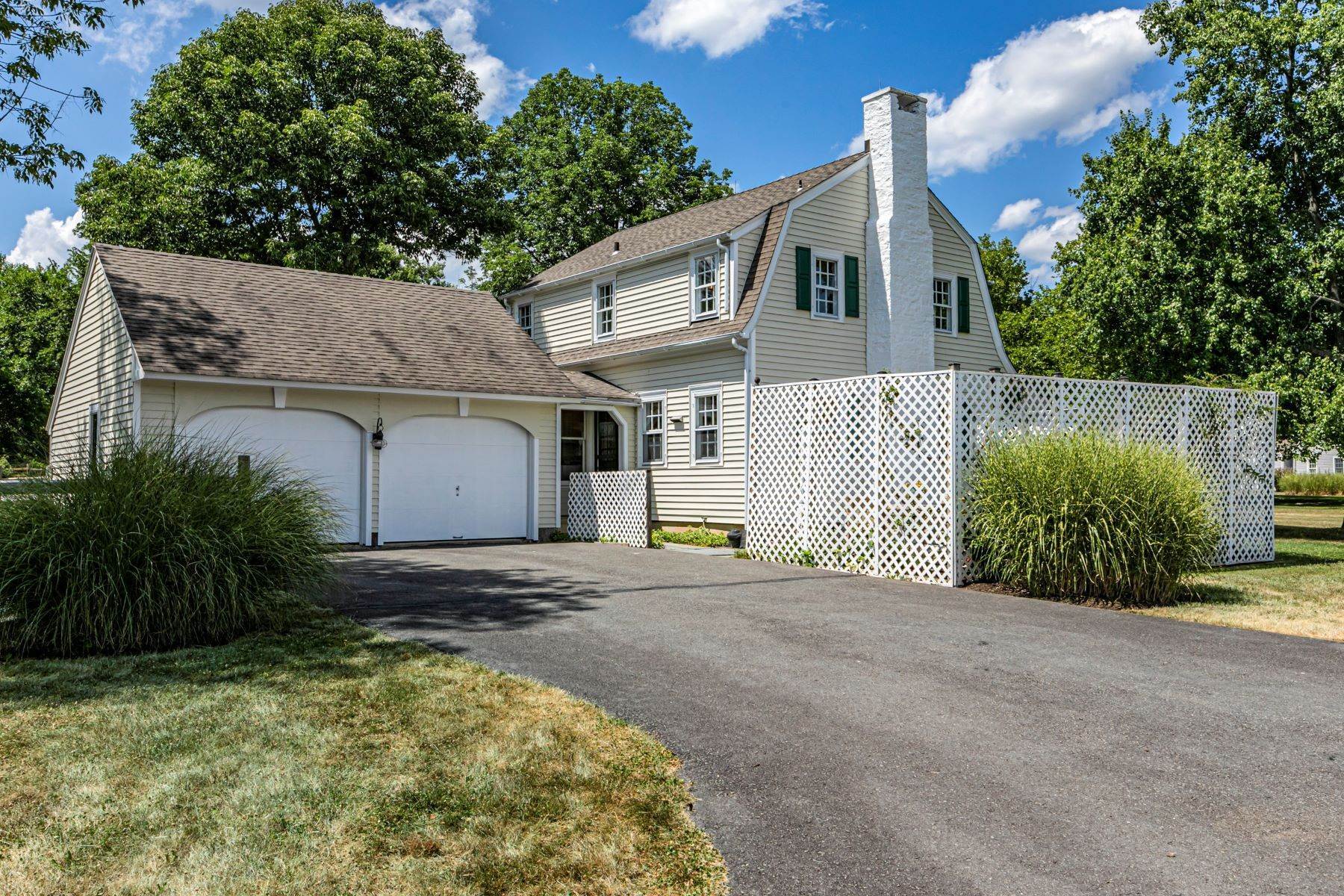 25. Single Family Homes for Sale at Darling Dutch Colonial with Pretty Farmland Views 3 Coventry Farm Lane, Princeton, New Jersey 08540 United States
