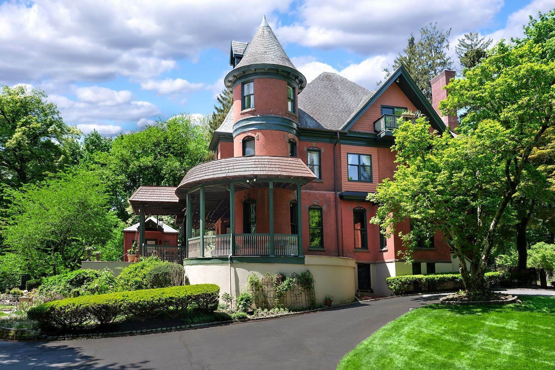 Property 为 销售 在 The Castle 10 Castle Lane, 霍普维尔, 新泽西州 08525 美国