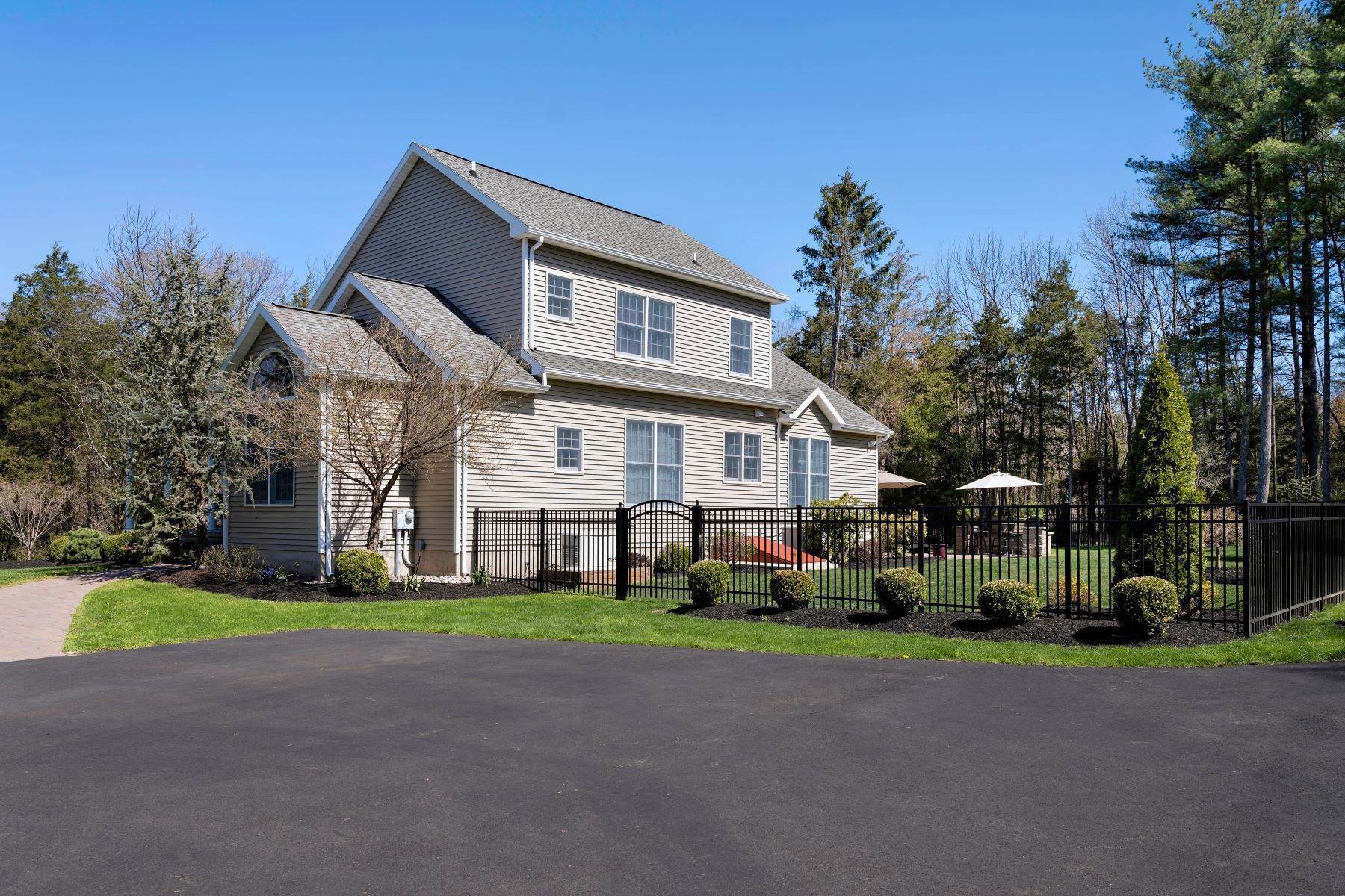 27. Single Family Homes para Venda às A Picture of Serentity 44 Hill Road, Frenchtown, Nova Jersey 08825 Estados Unidos