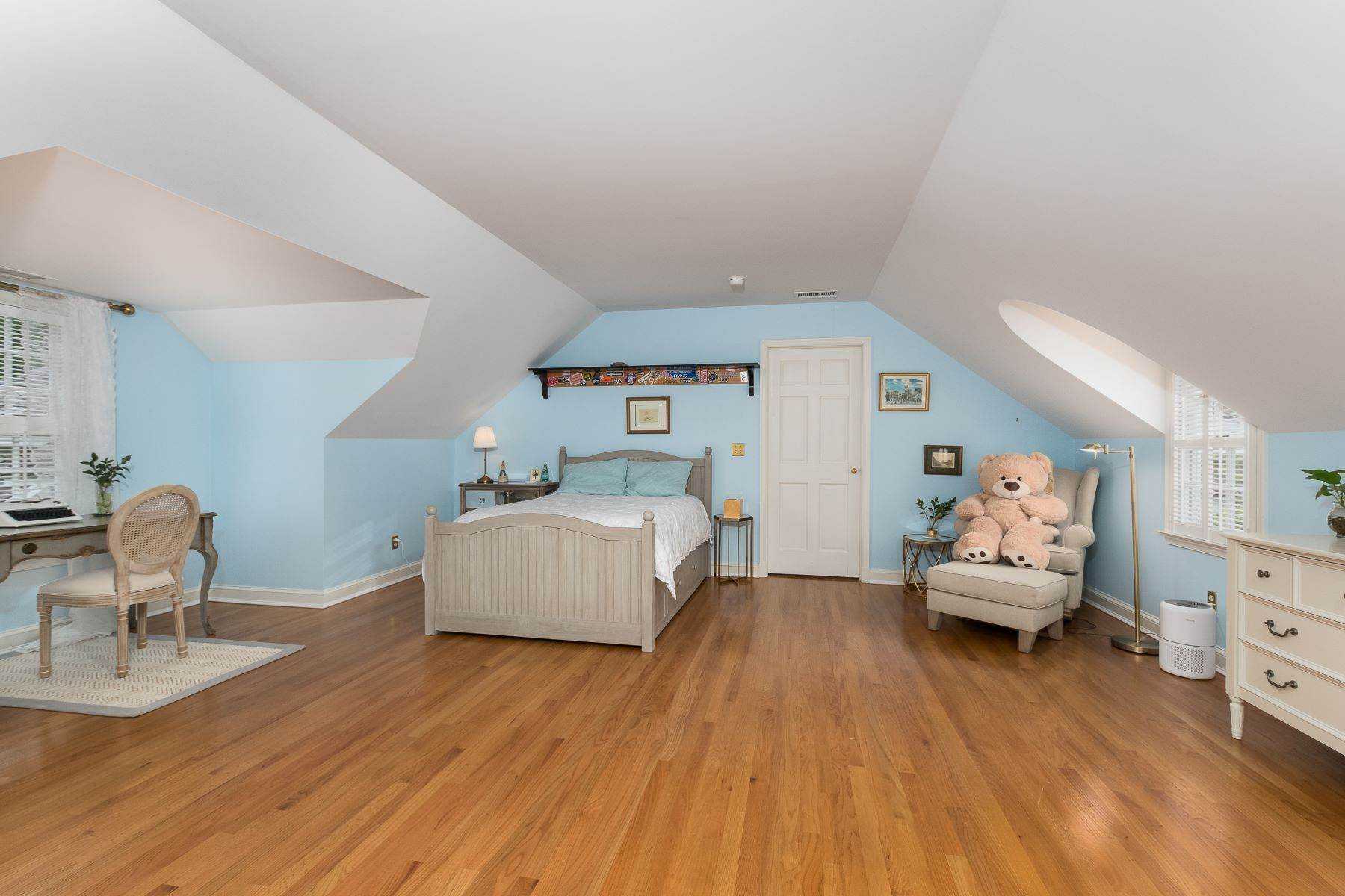 36. Single Family Homes for Sale at Pretty as a Picture, From the Elegant Entry to the Crystal Blue Pool 38 Pardoe Road, Princeton, New Jersey 08540 United States
