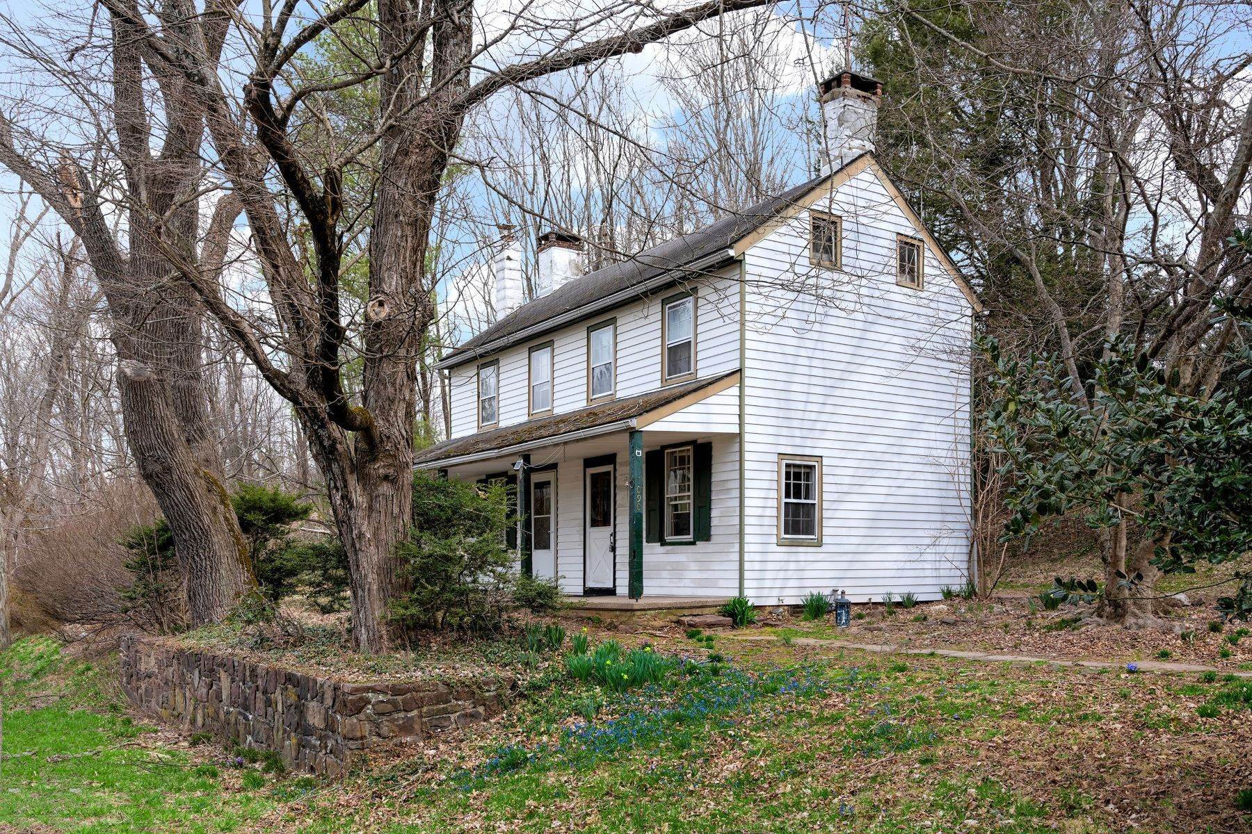 Single Family Homes için Satış at Heritage Homestead Offers The Ideal Escape 1090 County Road 519, Frenchtown, New Jersey 08825 Amerika Birleşik Devletleri