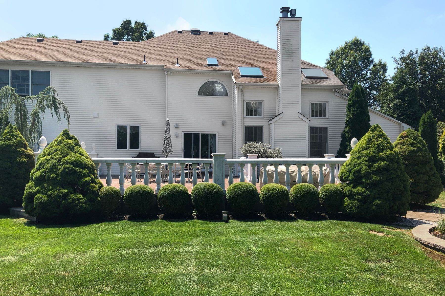 35. Single Family Homes for Sale at Incredible Backyard with Pool and Patio! 32 Pleasant Valley Way, West Windsor, New Jersey 08550 United States