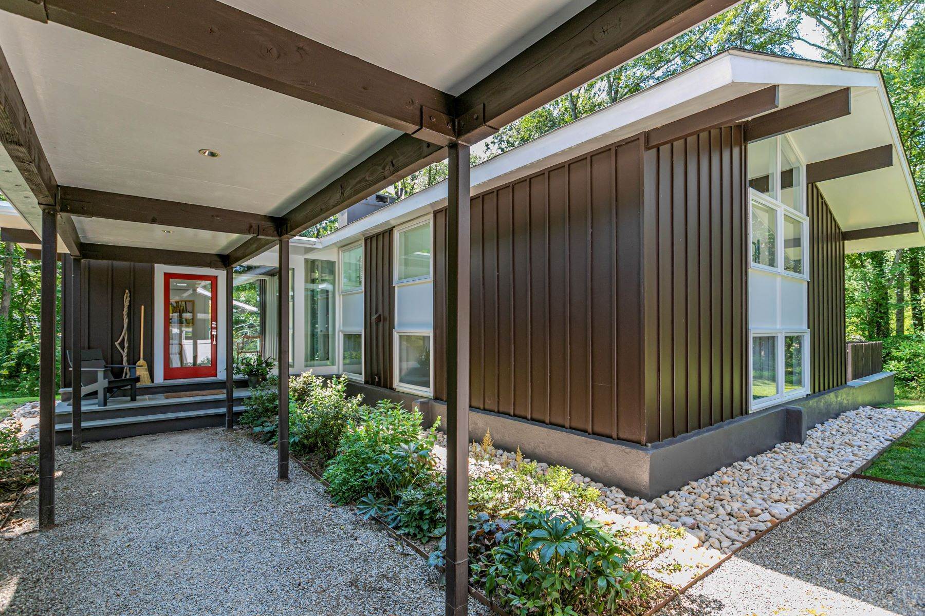 5. Single Family Homes for Sale at Spotless Mid-Century Modern on a Sunny Western Section Corner 12 Pardoe Road, Princeton, New Jersey 08540 United States