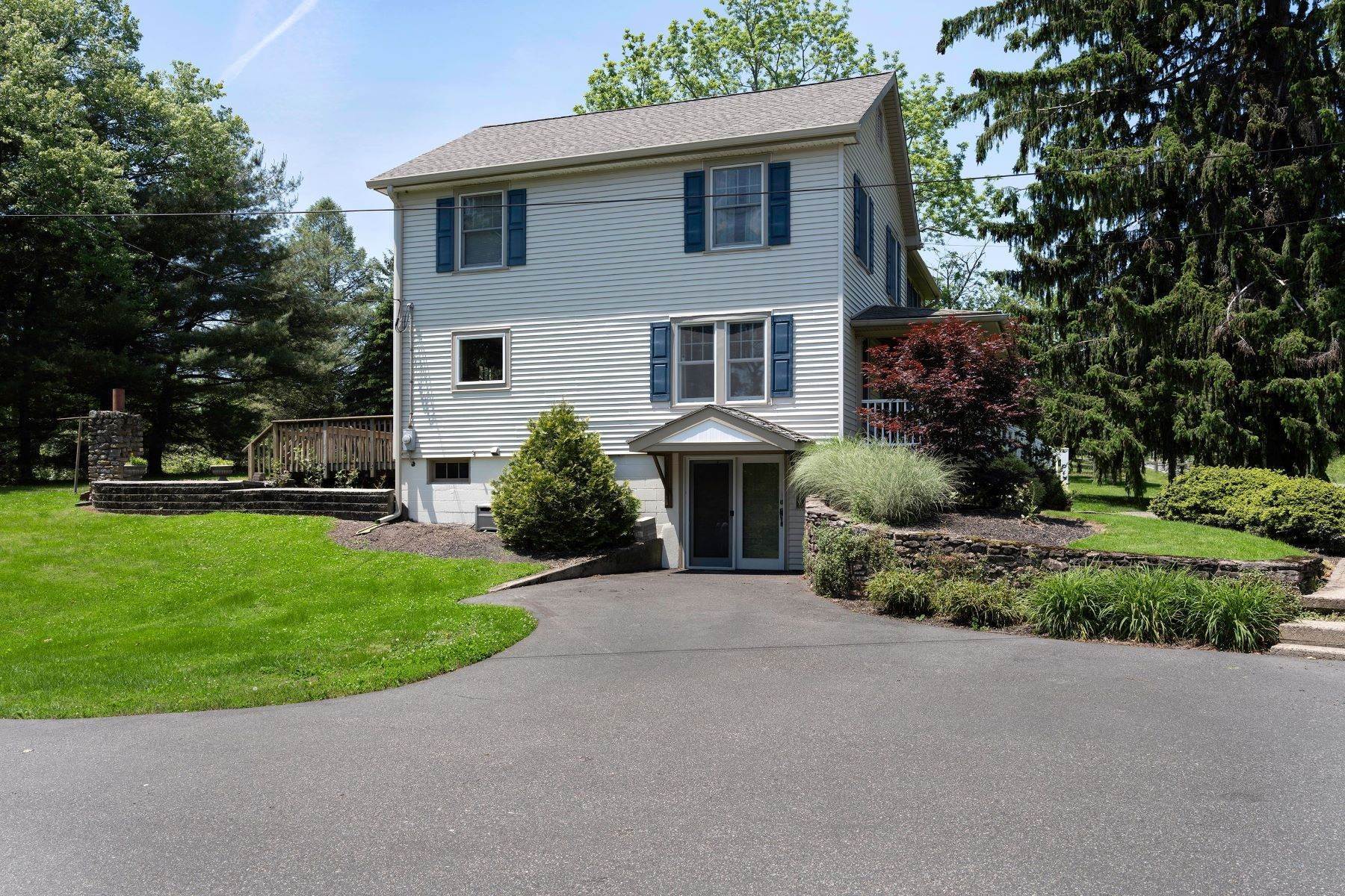 2. Single Family Homes for Sale at A Charming Place To Call Home 198 Sandy Ridge Mount Airy Road, Stockton, New Jersey 08559 United States