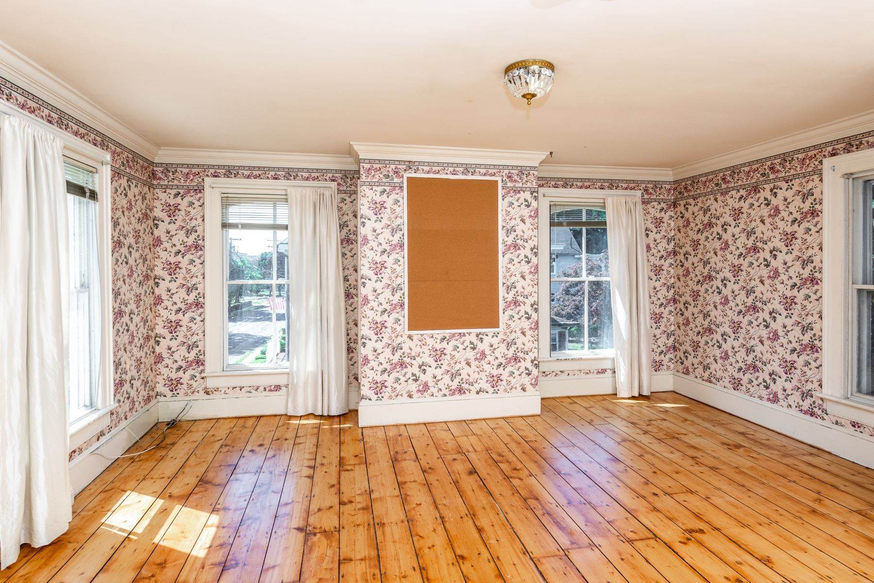 28. Single Family Homes for Sale at One Of Flemington’s Famed Painted Ladies 179 Main Street, Flemington, New Jersey 08822 United States