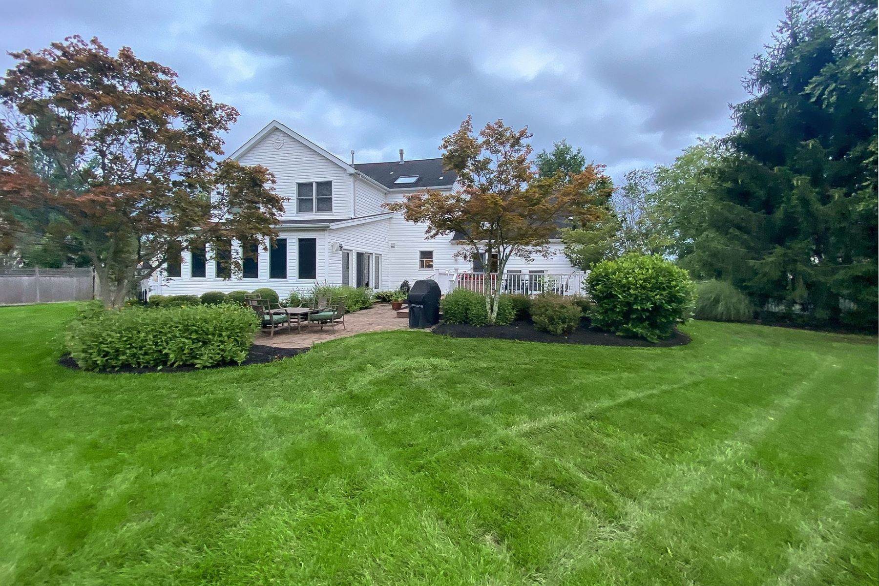 35. Single Family Homes for Sale at Expanded and Customized to Exceed Expectations 29 Ellsworth Drive, West Windsor, New Jersey 08550 United States