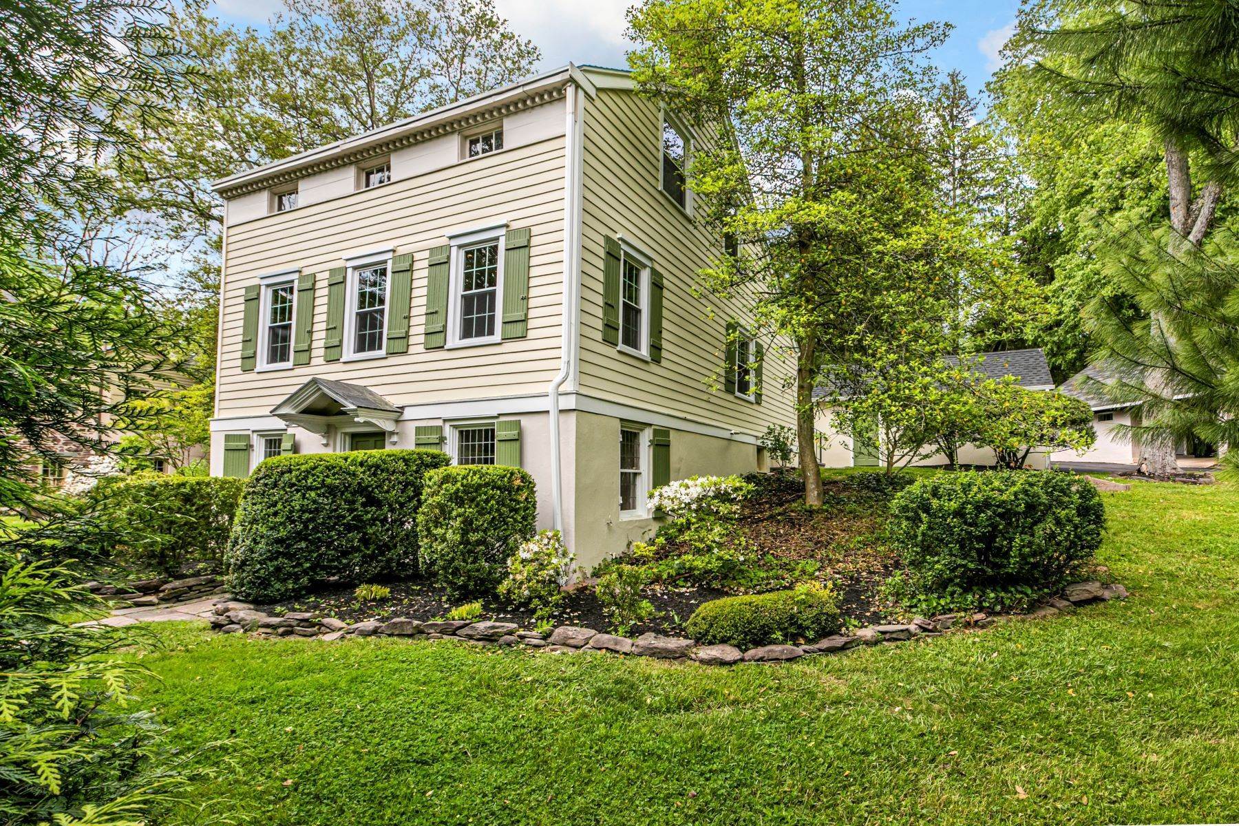 44. Single Family Homes for Sale at Modern Functionality in a Character-filled Home 92 Winant Road, Princeton, New Jersey 08540 United States